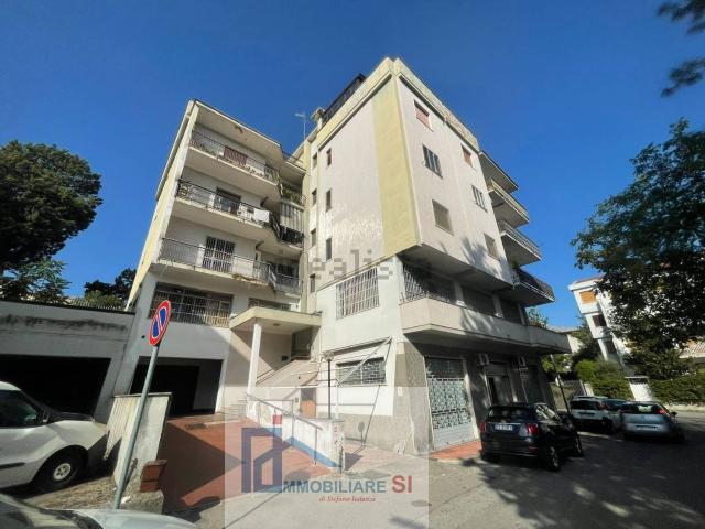 Appartamento in affitto di 120 m² in Via Almerico Meomartini