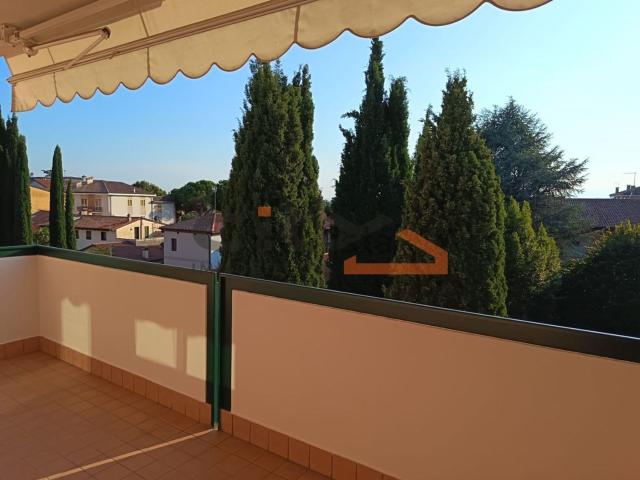 Appartamento in affitto di 120 m² in Via Beata Giovanna, 102