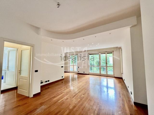 Appartamento in affitto di 120 m² in Via Bellinzona, 19