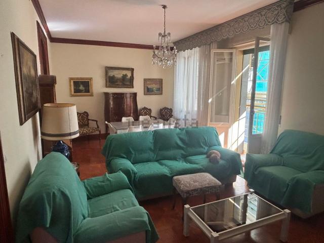 Appartamento in affitto di 120 m² in Via Galliera, 55