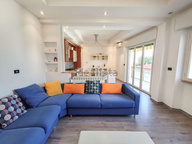 Appartamento in affitto di 120 m² in Via Giulio Cesare, 5