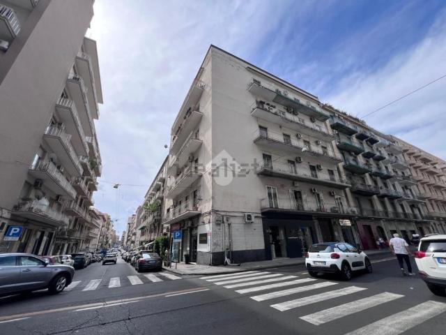 Appartamento in affitto di 120 m² in Via Giacomo Leopardi, 28
