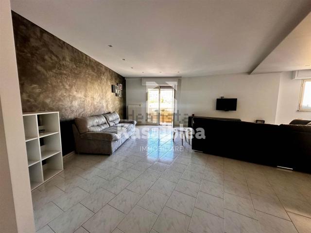 Appartamento in affitto di 120 m² in Via Giovanni Addario
