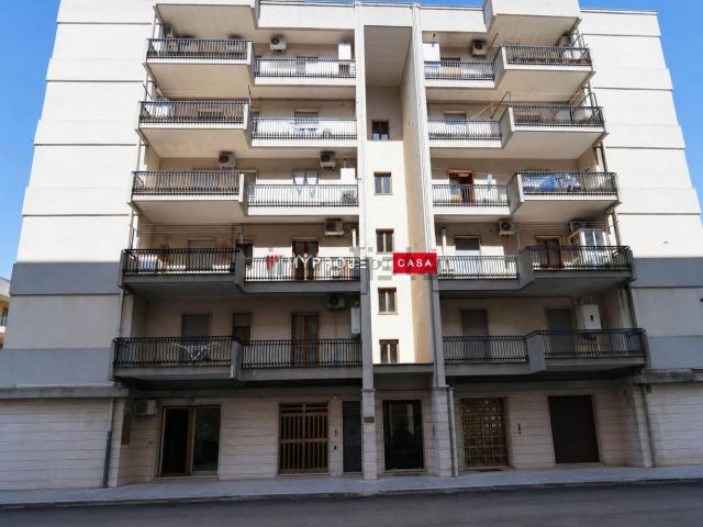 Appartamento in affitto di 120 m² in Via delle Ortensie, 8