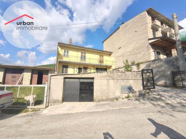 Appartamento in affitto di 120 m² in Via delle Piscine, 33