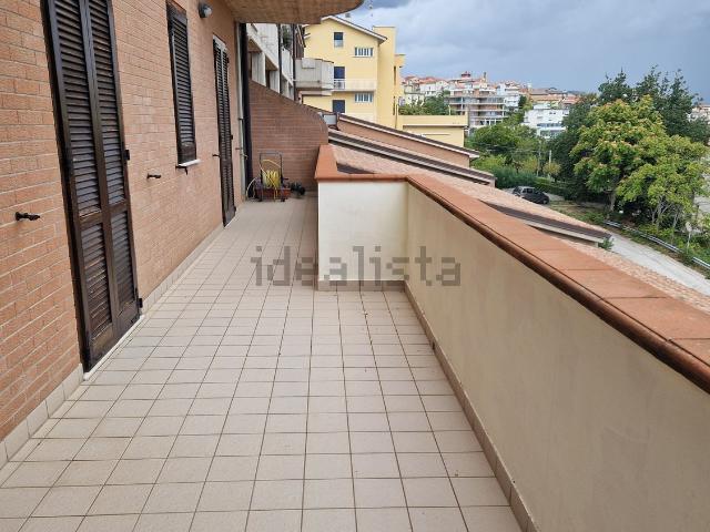 Appartamento in affitto di 120 m² in Via Elpidiense Sud