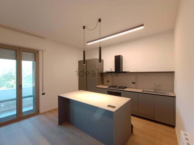 Appartamento in affitto di 120 m² in Via Ermete Zacconi