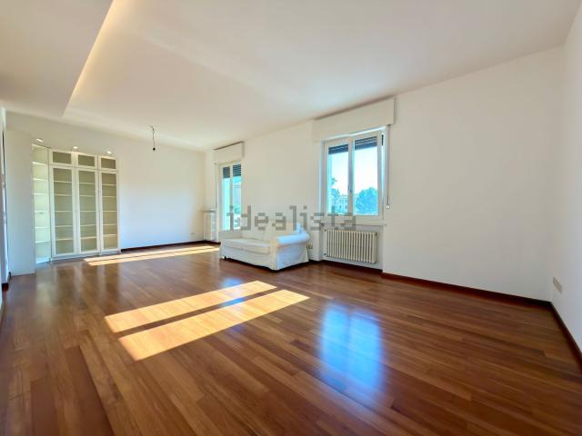 Appartamento in affitto di 120 m² in Via F. Bianchini, 4