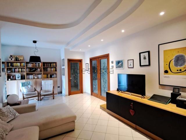 Appartamento in affitto di 120 m² in Via Federico Commandino