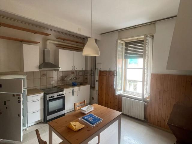 Appartamento in affitto di 120 m² in Via Frà Bevignate, 16