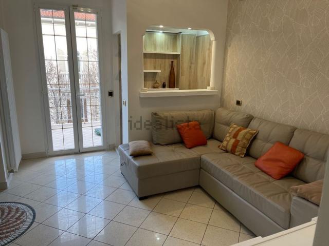 Appartamento in affitto di 120 m² in Via Fratelli Bandiera