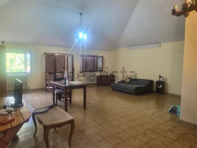 Appartamento in affitto di 120 m² in Via Lombardia