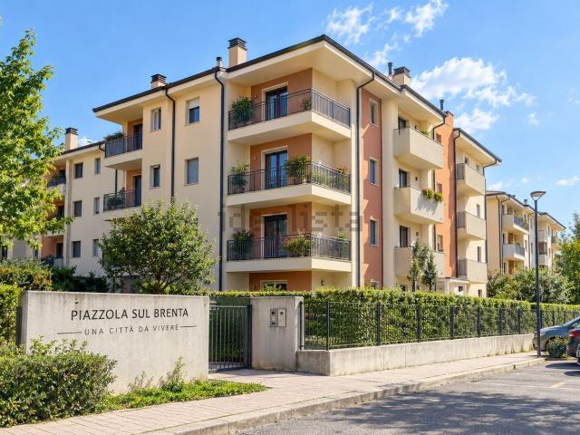Appartamento in affitto di 120 m² in Via lombardia