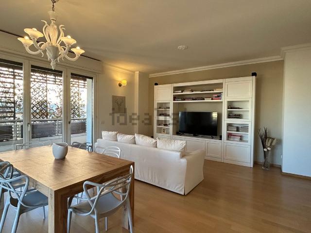 Appartamento in affitto di 120 m² in Via Losanna, 22
