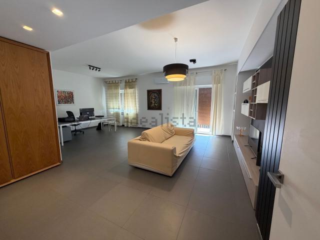 Appartamento in affitto di 128 m² in Via Leonardo da Vinci, 313