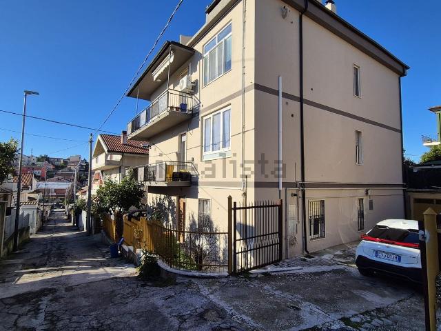 Appartamento in affitto di 120 m² in Via Marchegiani, 14