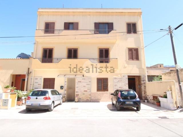 Appartamento in affitto di 120 m² in Via Melchiorre Barbara, 10