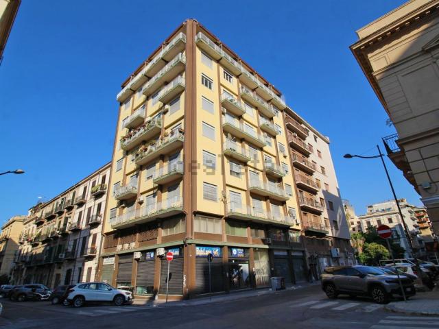 Appartamento in affitto di 120 m² in Via Michele Amari, 15