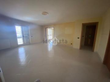 Appartamento in affitto di 120 m² in Via Napoli, 23