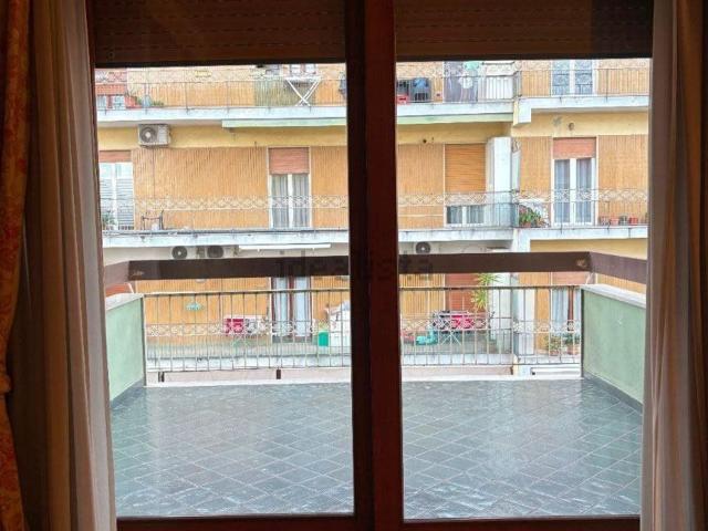 Appartamento in affitto di 120 m² in Via Napoli