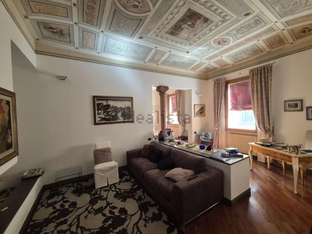 Appartamento in affitto di 120 m² in Via Strinati, 16