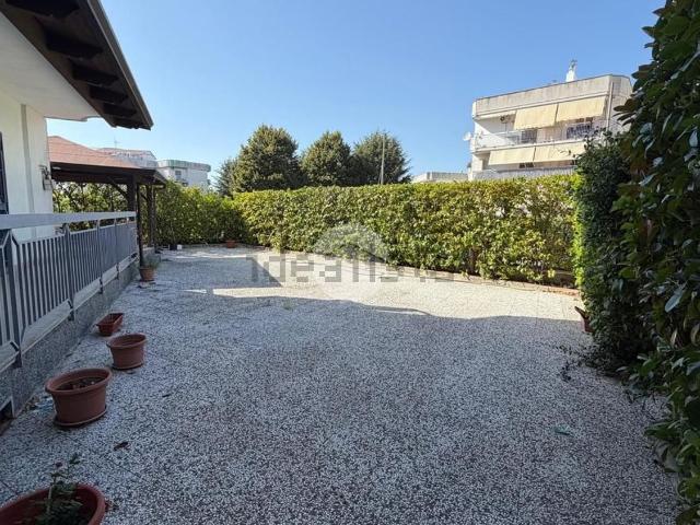 Appartamento in affitto di 120 m² in Via Padreterno, 37