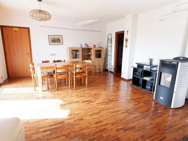 Appartamento in affitto di 120 m² in Via per Senago, 21