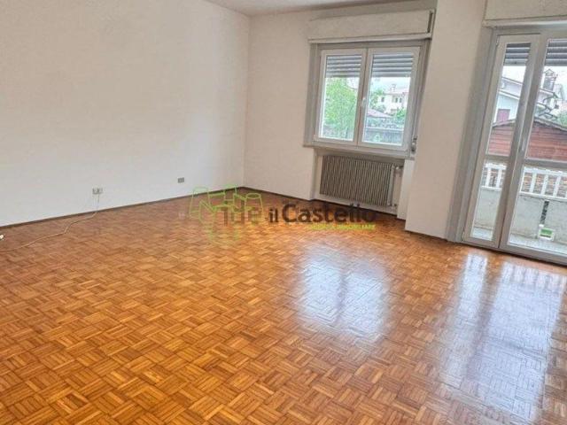 Appartamento in affitto di 120 m² in Via Pietrarossa, 12