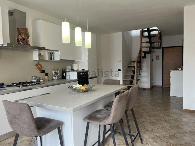 Appartamento in affitto di 120 m² in Via Provinciale