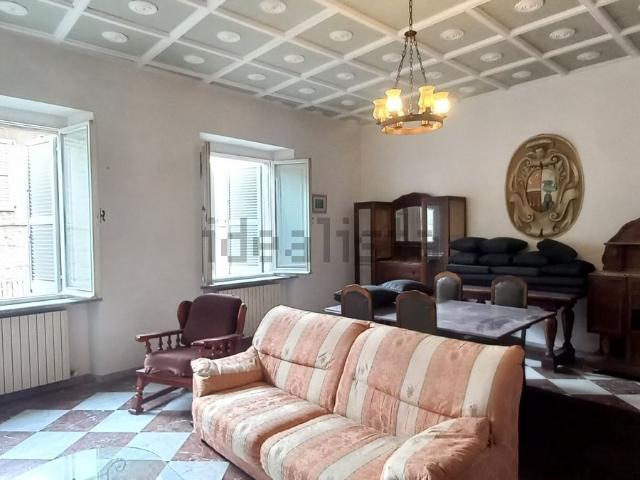 Appartamento in affitto di 120 m² in Via Roma