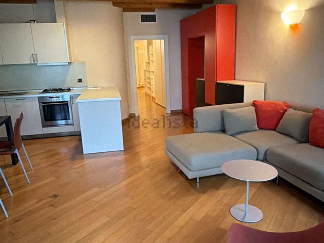 Appartamento in affitto di 120 m² in Via Roma, 10