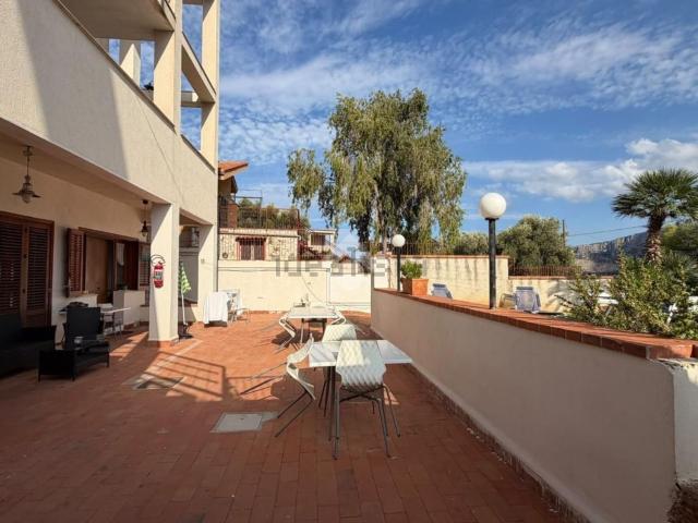 Appartamento in affitto di 120 m² in Via Tolomea, 55
