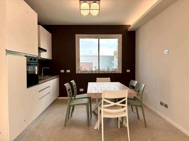 Appartamento in affitto di 120 m² in Via Torino, 49