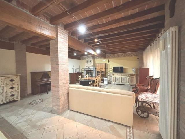 Appartamento in affitto di 120 m² in Via Tre. Case, 1