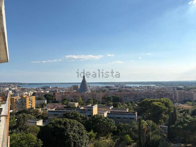 Appartamento in affitto di 120 m² in Viale Tica
