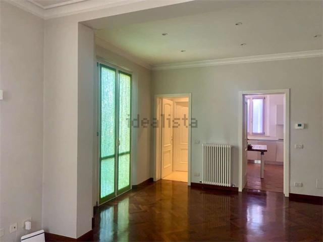 Appartamento in affitto di 120 m² in Viale Volturno, 1