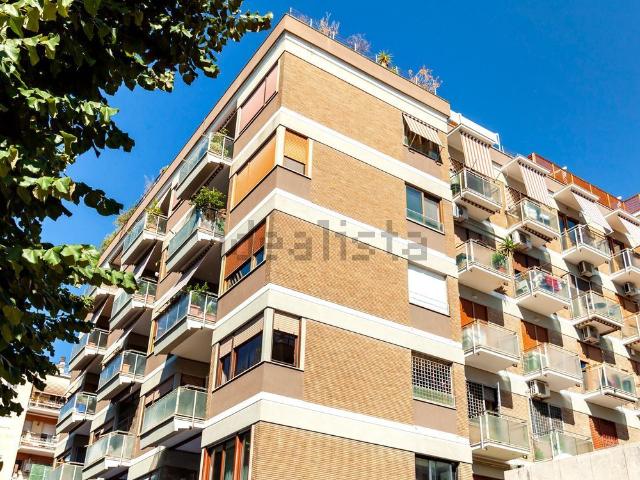 Appartamento in affitto di 120 m² in Viale Europa, 331