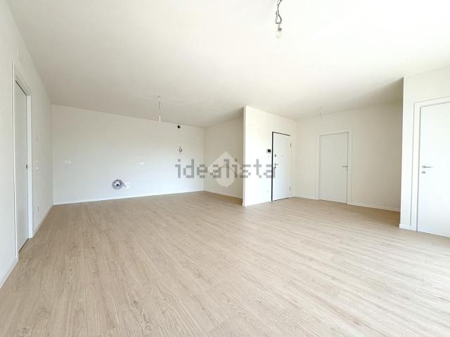 Appartamento in affitto di 120 m² in Viale Italia, 106