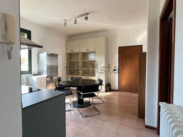 Appartamento in affitto di 120 m² in Viale Piacenza, 193