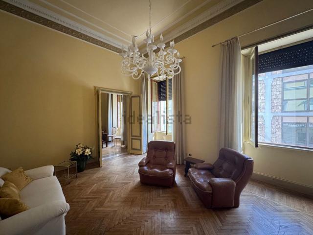 Appartamento in affitto di 120 m² in Corso Cornelio Tacito
