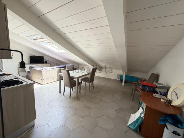 Appartamento in affitto di 120 m² in Corso Giuseppe Garibaldi, 165