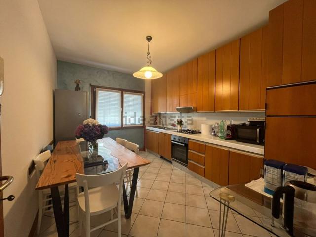 Appartamento in affitto di 120 m² in Strada Padana Verso Verona