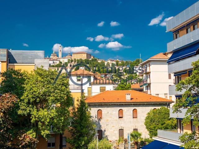 Appartamento in affitto di 121 m² in Via Ettore Panseri