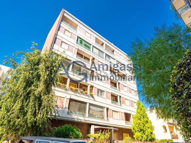 Appartamento in affitto di 121 m² in Via IV Novembre, 1