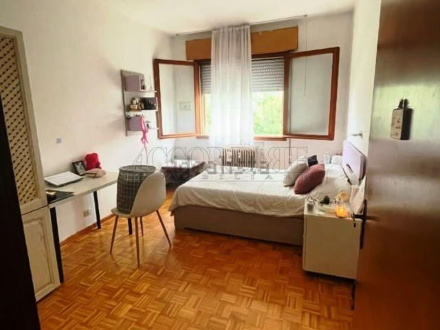 Appartamento in affitto di 121 m² in Via Libero Benedetti