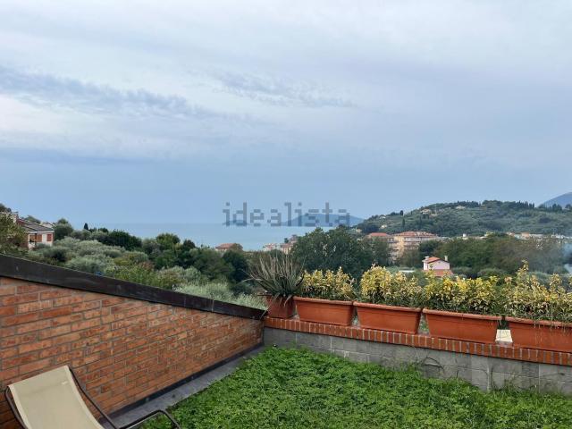 Appartamento in affitto di 121 m² in Località Piana Est
