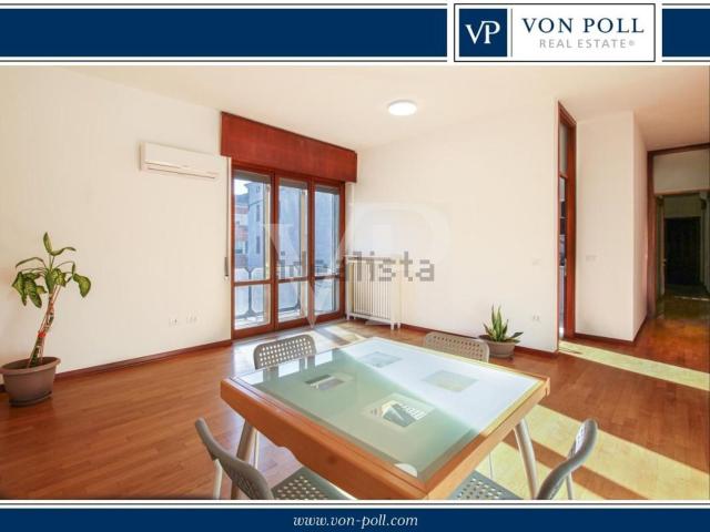 Appartamento in affitto di 122 m² in Via 4 Novembre