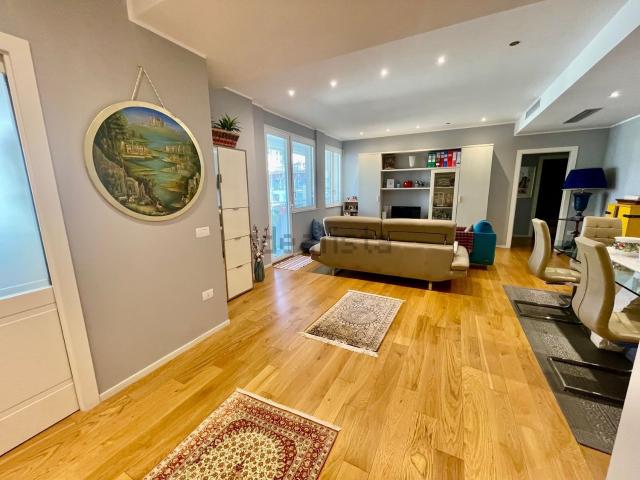 Appartamento in affitto di 122 m² in Via Alessandro Maria Calefati, 80