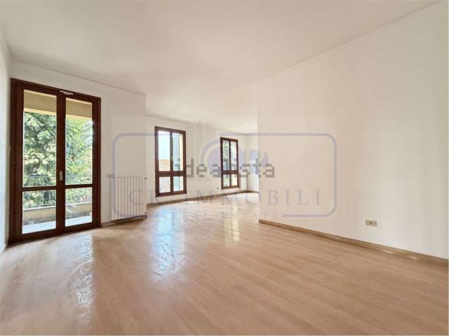 Appartamento in affitto di 124 m² in Via Camillo Benso Cavour, 29