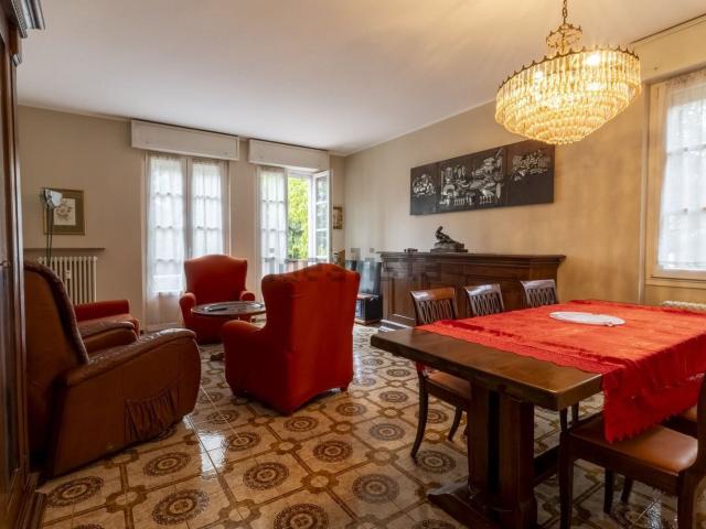Appartamento in affitto di 124 m² in Via Cesare Battisti, 36